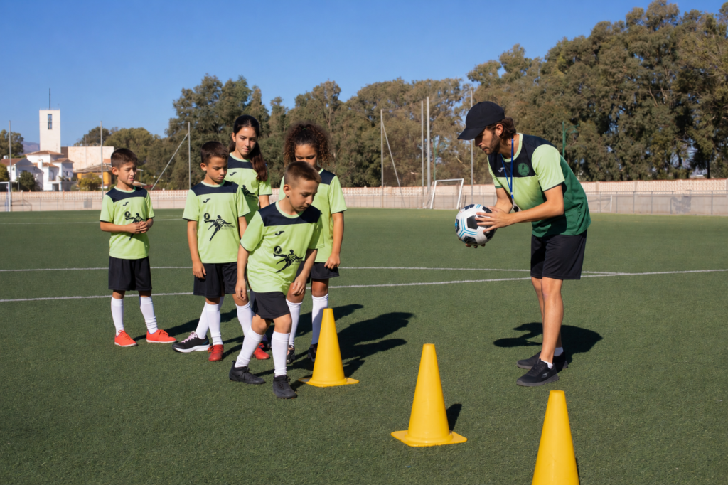 Cómo organizar un stage de pretemporada coordinando instalaciones, entrenamientos y cuerpo técnico profesional